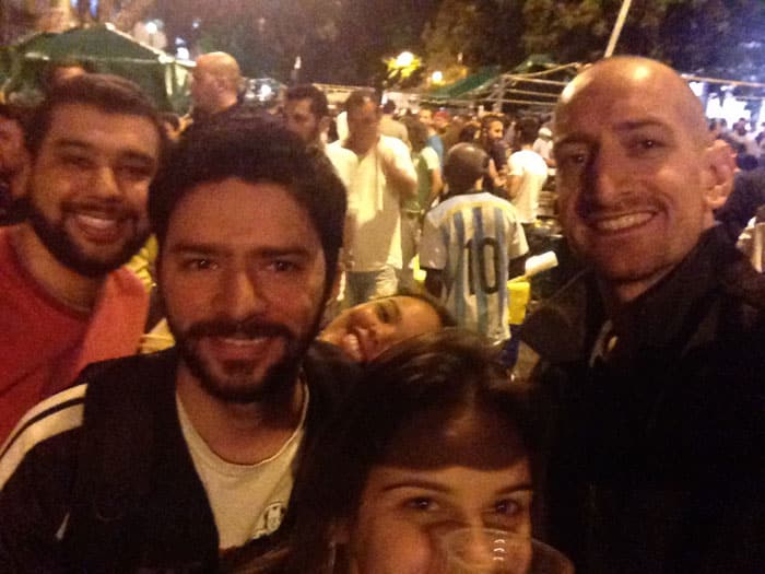 Hanging with some Couchsurfing friends at the Thursday-night feirinha