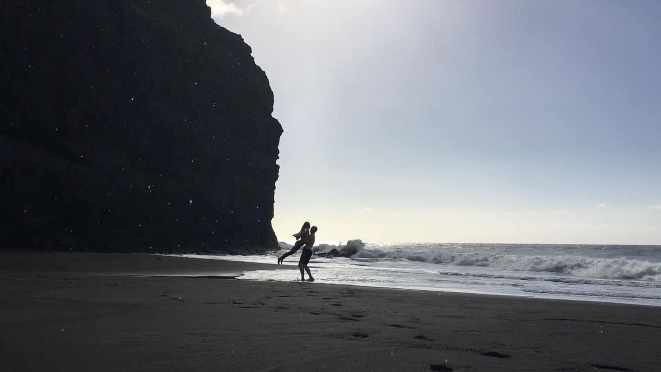 Sneaky dance on Gran Canaria's most remote beach.