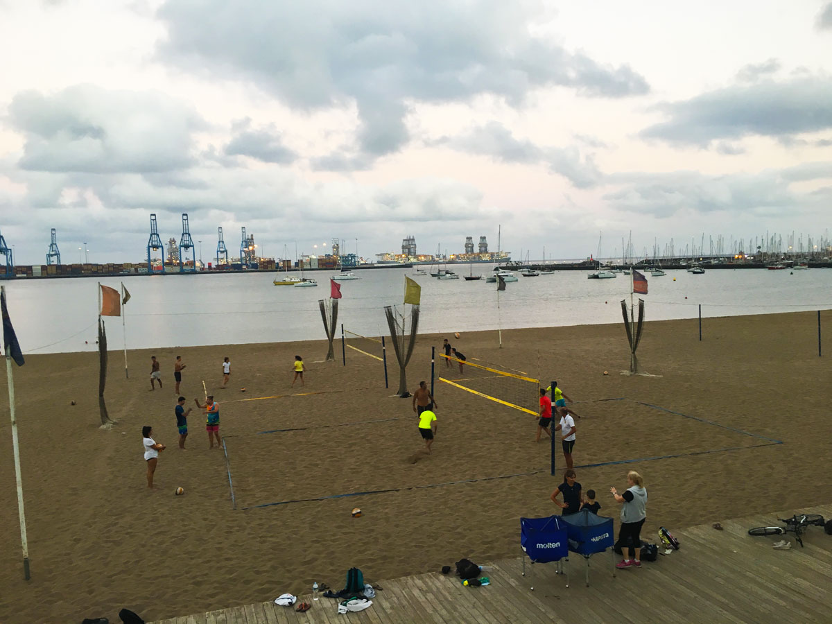 Las Alcaravaneras beach in Las Palmas